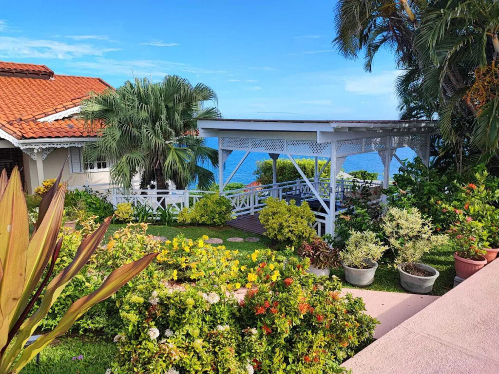 Best places to stay in Tobago with affordable self catering accommodation, tropical gardens and stunning ocean views.
