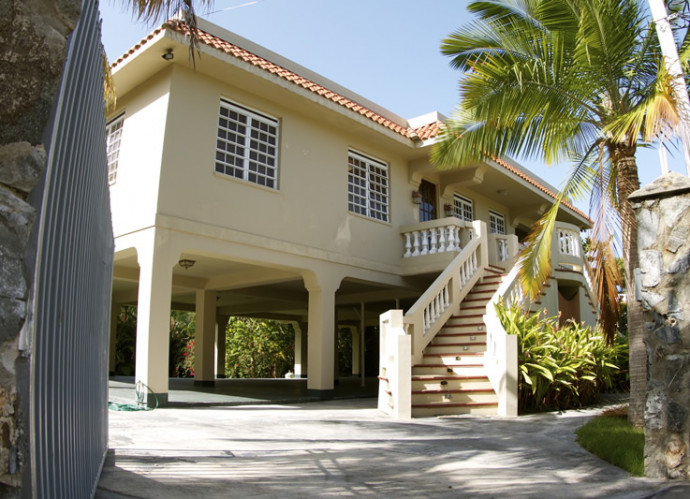 Book your Vacation Home Rentals by Owner at an affordable cost on vacation rentals website vacationcaribbeanrentals.com